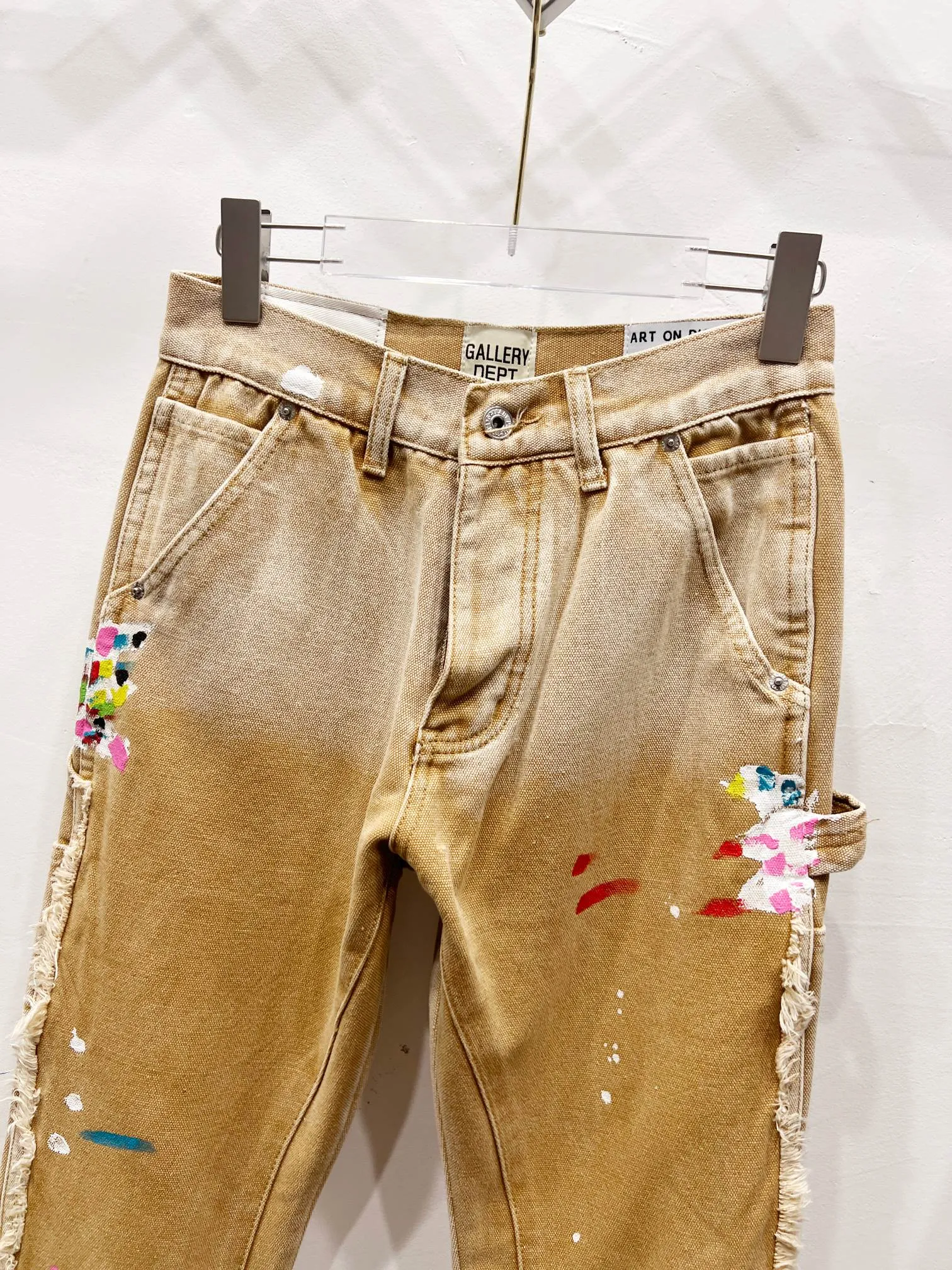 P250 Style No.: (c080) GALLERY DEPT American retro splash-ink splicing micro-horn logging overalls raw edge jeans - Original purchased and printed to truly restore the ultimate texture of Vintage - Original hardware accessories, washed and other elevators, QR code analysis are all purchased from the original factory, high degree of restoration, welcome to compare with a certain product ~ - Three-dimensional version Loose and comfortable, not picky about the figure, taller and slimmer, factory Seiko, original factory quality control, same style for men and women, can be matched with couples Versatile recommendation. Must-have jeans for all seasons. Original goods, imported original washed fabrics, comfortable and elastic, original hardware accessories decorated with logo, super correct fit, extremely high grade, counter quality, fashionable and stylish upper body, custom buttons, YKK zippers. The full set of accessories is customized in a one-to-one mold - Color: apricot - Size: 28 30 32 34 36 (s-xxl)